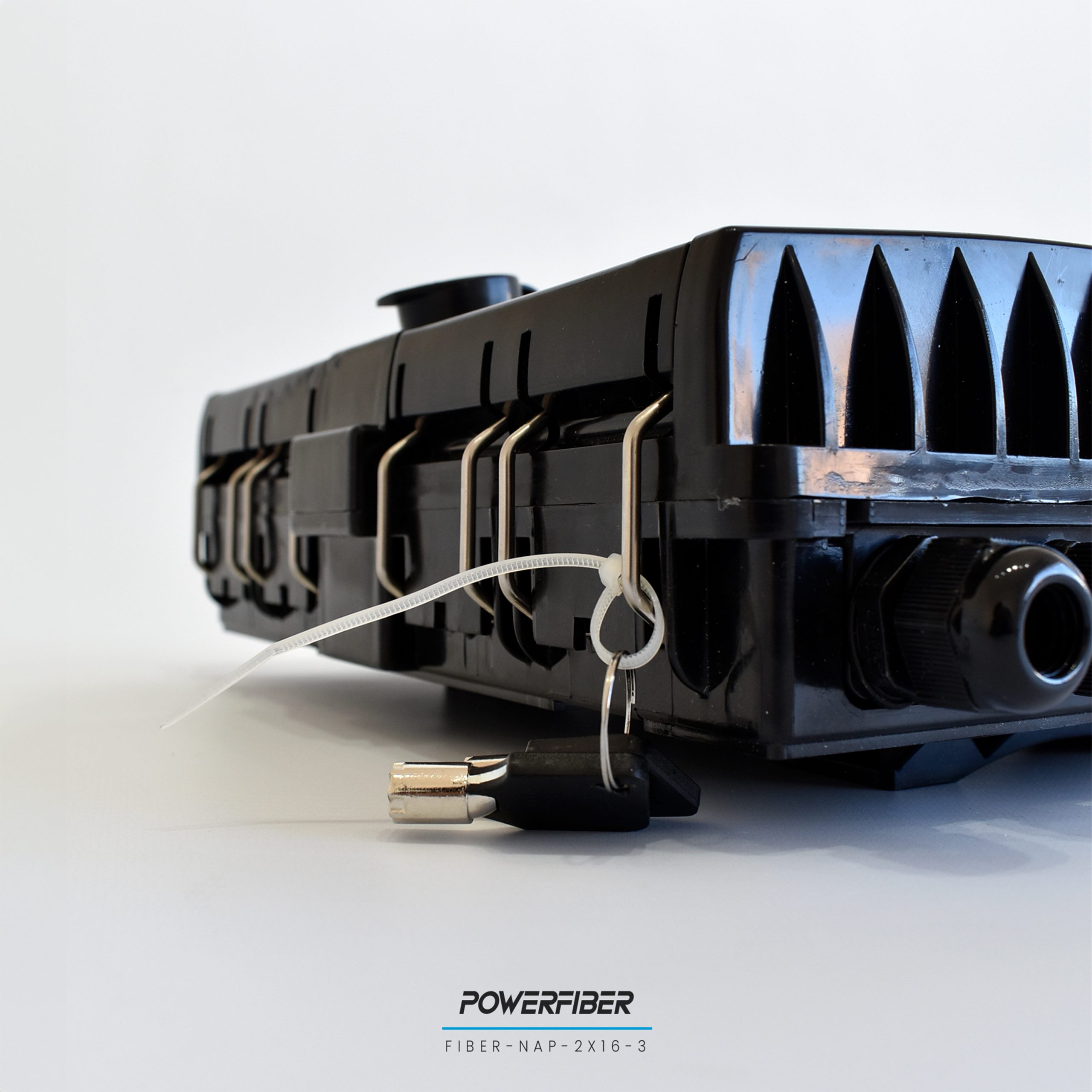 POWERFIBER CAJA EXTERIOR FTTH 2X16 CON SPLITTER 1X16 CONECTOR SC/APC + 16 ADAPTADORES - Imagen 5